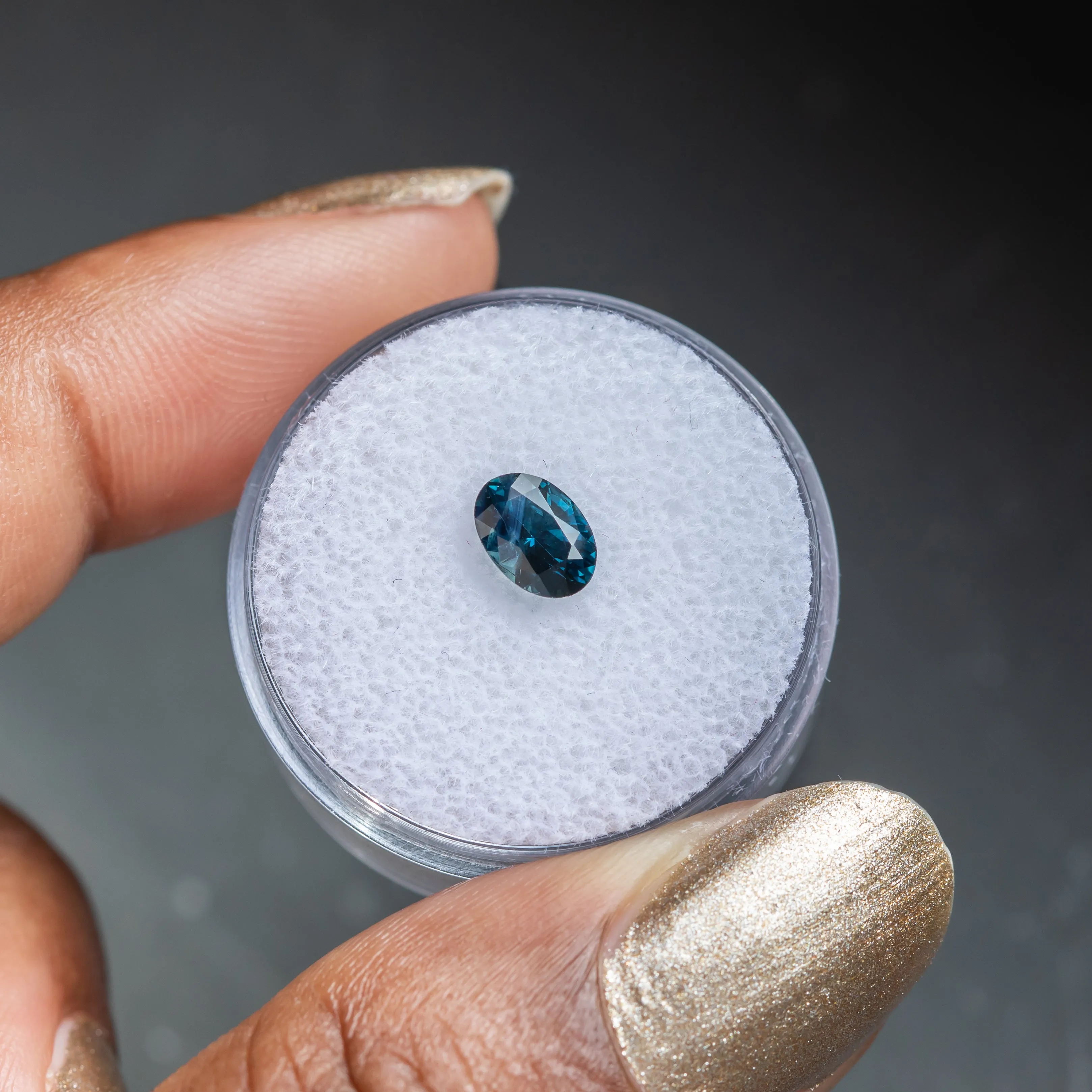 0.89CT OVAL NIGERIAN SAPPHIRE, DEEP OCEAN BLUE, 6.96X4.93MM, UNTREATED