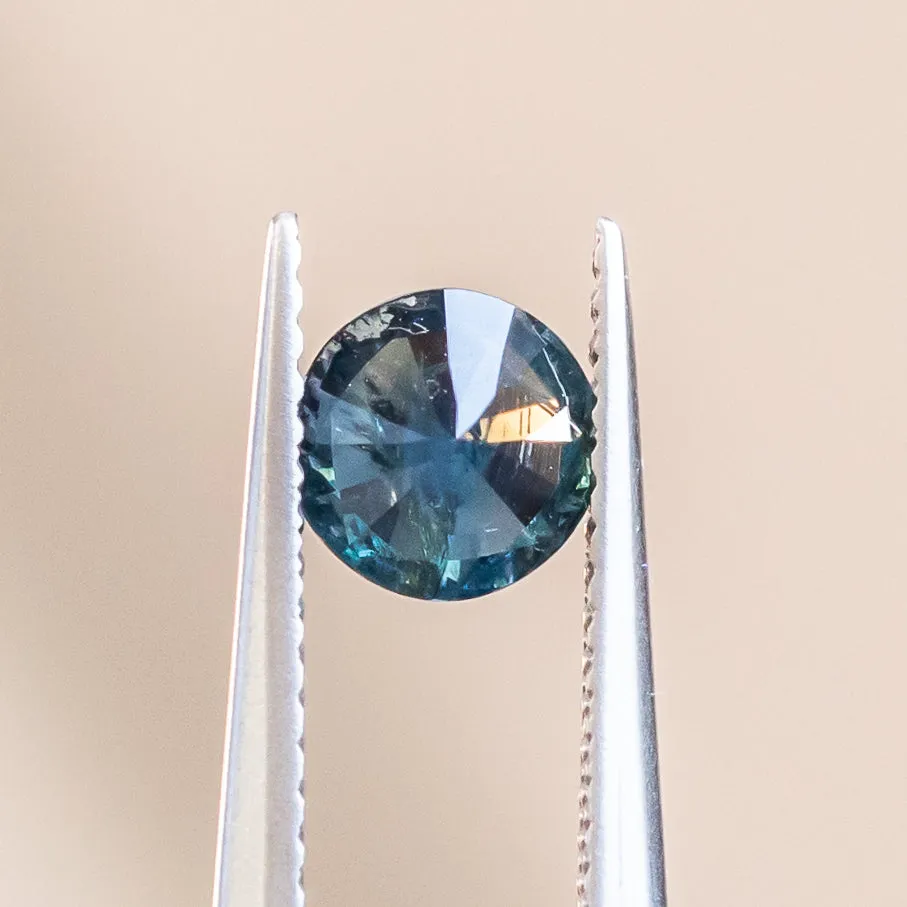 0.94CT ROUND BRILLIANT NIGERIAN SAPPHIRE, SILKY BLUE, 5.96X5.89MM, UNTREATED