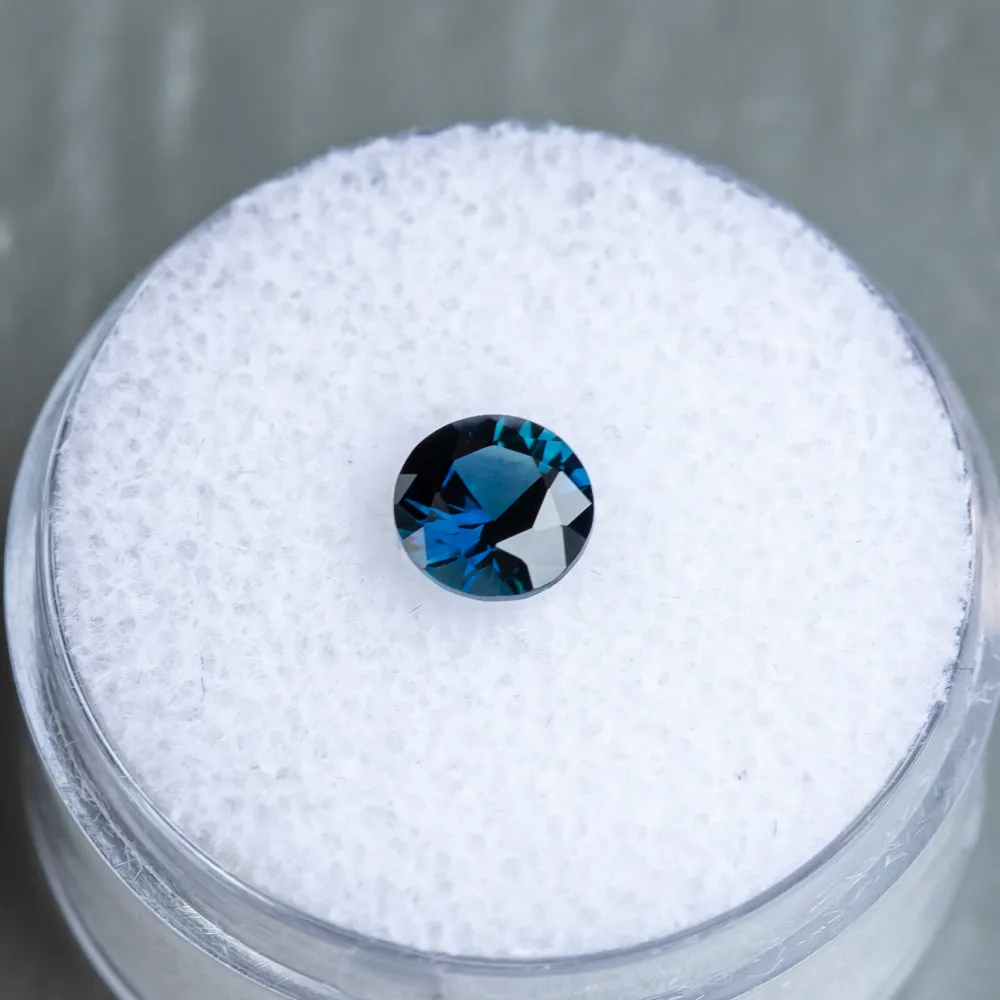 0.97CT ROUND BRILLIANT NIGERIAN SAPPHIRE, DEEP TEAL, 5.98X3.64MM, UNTREATED.