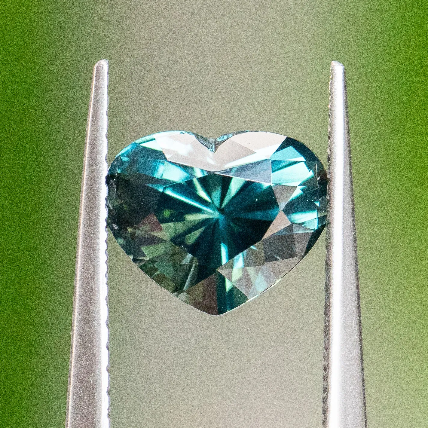 2.52CT HEART MADAGASCAR SAPPHIRE, MEDIUM TEAL GREEN, 8.84X7.14X5.64MM, UNHEATED