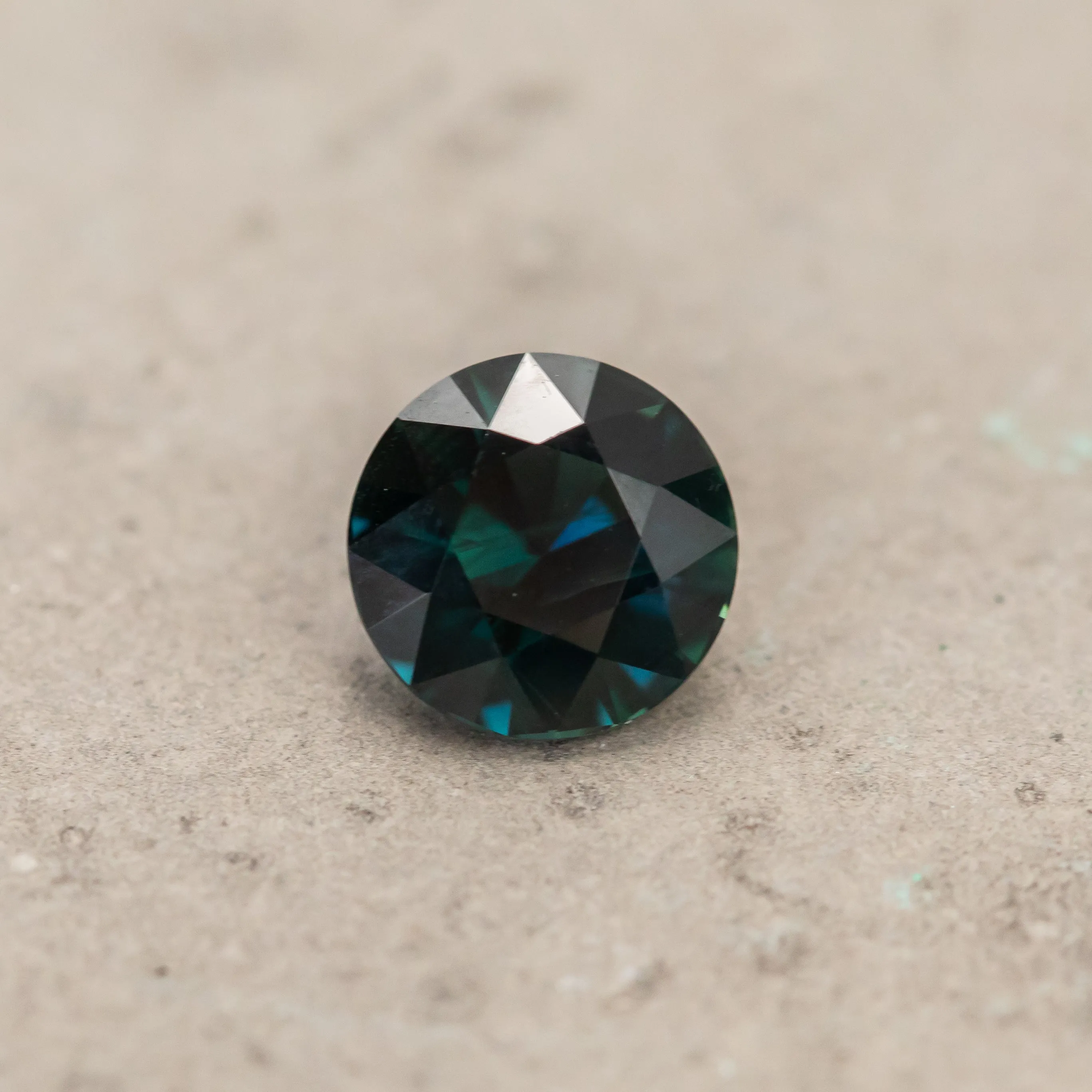 3.05CT ROUND MADAGASCAR SAPPHIRE, DEEP TEAL GREEN, 8.64X5.39MM