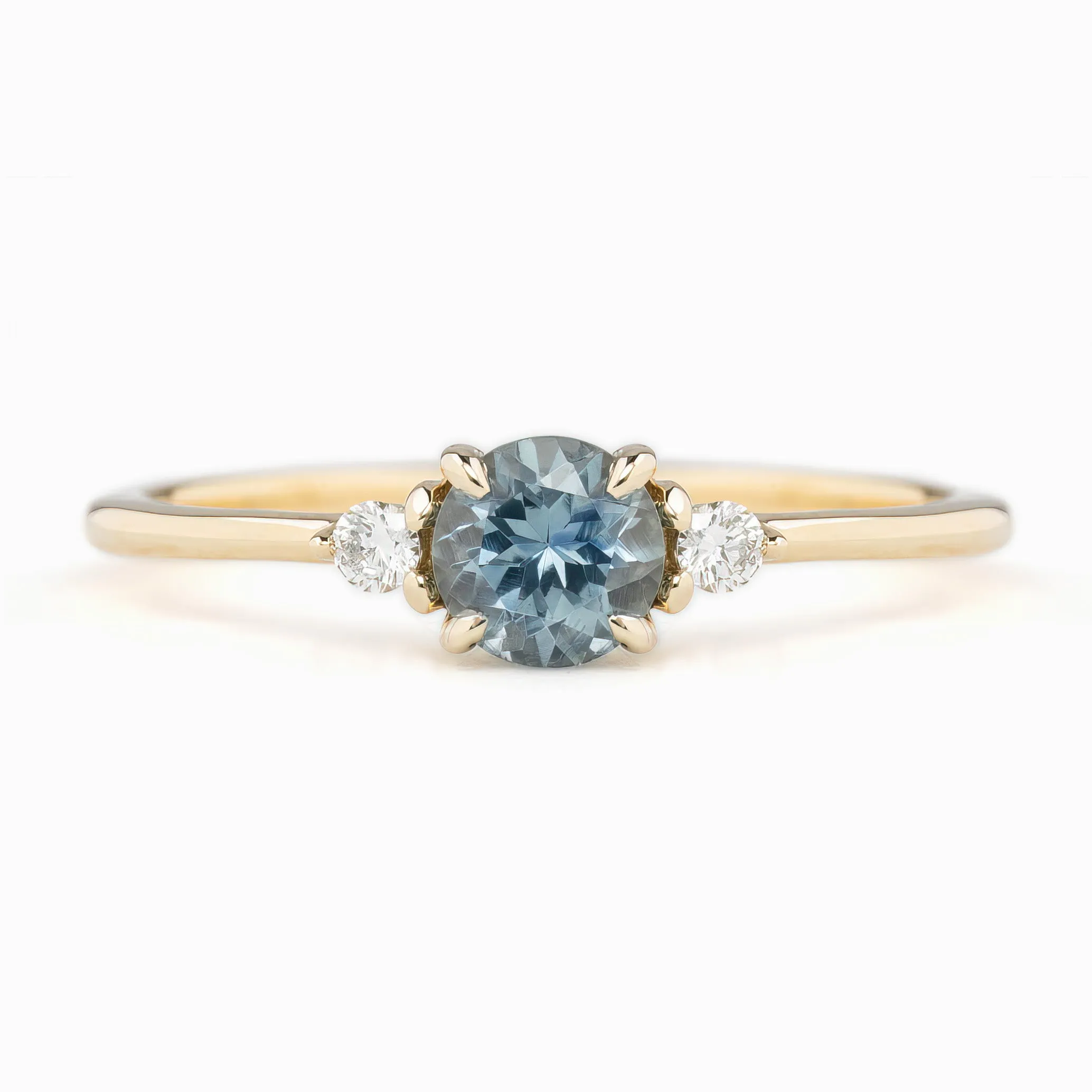 Emilie Ring 5mm 0.60ct Light blue Montana Sapphire 14K Yellow Gold