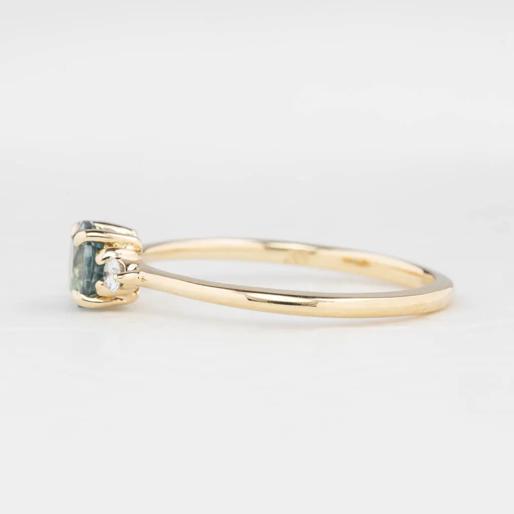 Emilie Ring 5mm 0.60ct Light blue Montana Sapphire 14K Yellow Gold