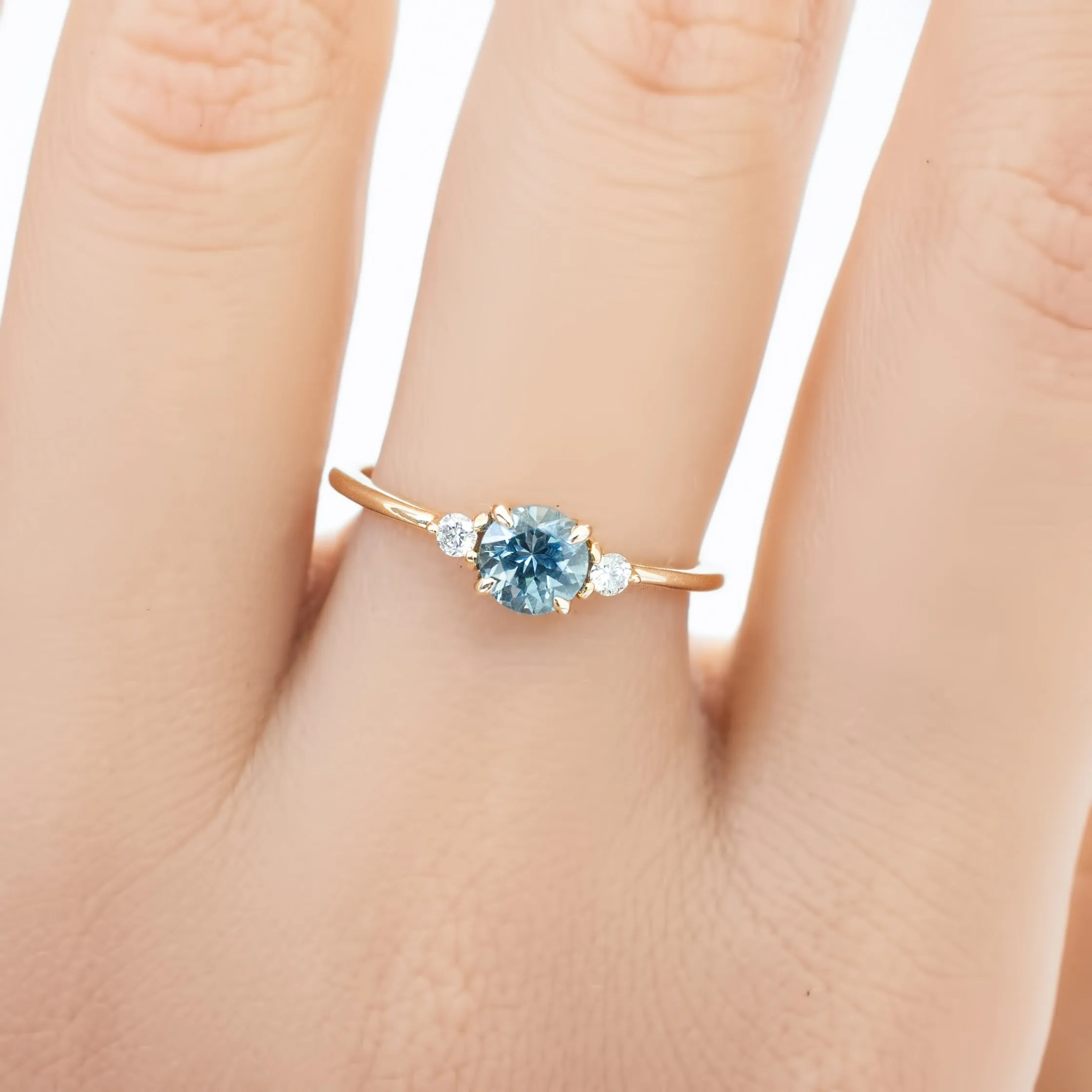 Emilie Ring 5mm 0.60ct Light blue Montana Sapphire 14K Yellow Gold